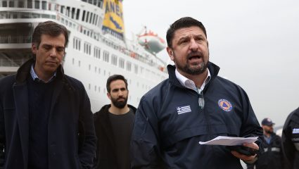 Περιορισμοί στην κυκλοφορία και τα ωράρια: Το πρώτο ελληνικό νησί που μπαίνει σε lockdown Περιορισμοί στην κυκλοφορία και τα ωράρια: Το πρώτο ελληνικό νησί που μπαίνει σε lockdown
