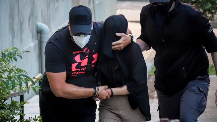«Ναι, εγώ ήμουν»: Ο άντρας που έδωσε στην αστυνομία την 35χρονη με το βιτριόλι «Ναι, εγώ ήμουν»: Ο άντρας που έδωσε στην αστυνομία την 35χρονη με το βιτριόλι