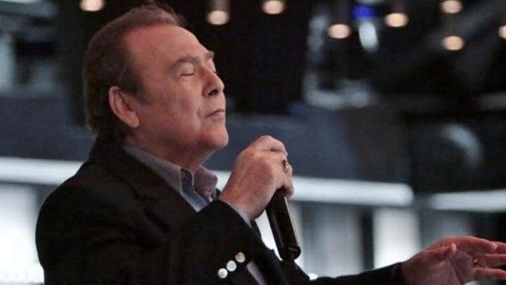Ανησυχία προκαλεί η νέα αγνώριστη εικόνα του Τόλη Βοσκόπουλου Ανησυχία προκαλεί η νέα αγνώριστη εικόνα του Τόλη Βοσκόπουλου