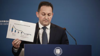 Σκληρή επίθεση: Το δεύτερο Μέσο που επιστρέφει τα λεφτά απ’ το «Μένουμε σπίτι» Σκληρή επίθεση: Το δεύτερο Μέσο που επιστρέφει τα λεφτά απ’ το «Μένουμε σπίτι»