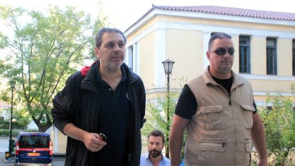 Πυροβόλησαν τον Στέφανο Χίο έξω από το σπίτι του Πυροβόλησαν τον Στέφανο Χίο έξω από το σπίτι του