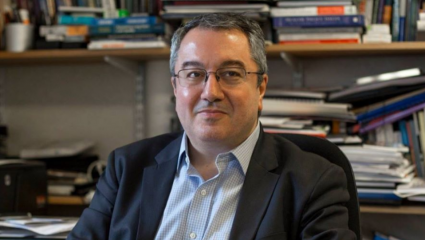 Μόσιαλος: Εξηγεί τη μετάλλαξη του ιού και τη συσχέτιση της με τα παιδιά Μόσιαλος: Εξηγεί τη μετάλλαξη του ιού και τη συσχέτιση της με τα παιδιά