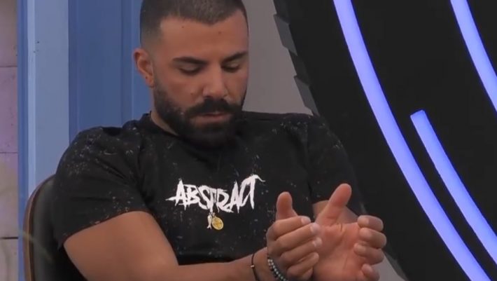 Είπε και χειρότερα: Το νέο βίντεο με ατάκες μαγκιάς του Κρητικού του Big Brother αποδεικνύει ότι όλοι ήξεραν (Vid) Είπε και χειρότερα: Το νέο βίντεο με ατάκες μαγκιάς του Κρητικού του Big Brother αποδεικνύει ότι όλοι ήξεραν (Vid)