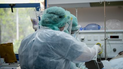 Τέρμα στο ψέμα της γρίπης: Τρεις φορές πιο θανατηφόρος ο κορωνοϊός Τέρμα στο ψέμα της γρίπης: Τρεις φορές πιο θανατηφόρος ο κορωνοϊός
