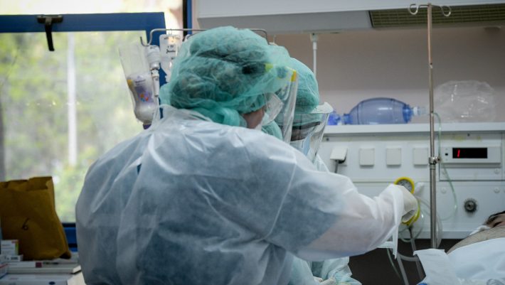 Κορωνοϊός στην Ελλάδα: «Καμπανάκι» με την ηλικία των διασωληνωμένων Κορωνοϊός στην Ελλάδα: «Καμπανάκι» με την ηλικία των διασωληνωμένων