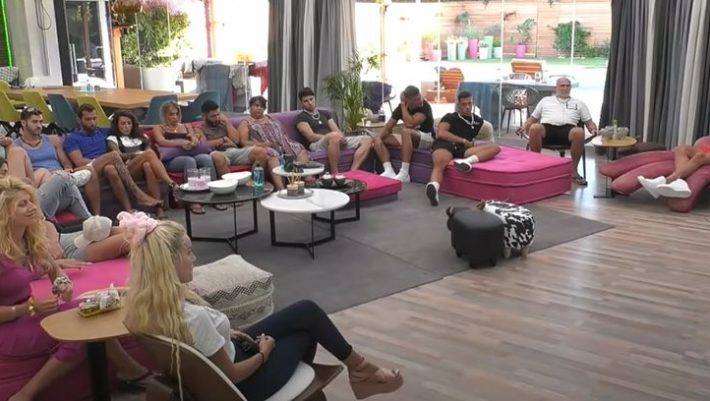 Νέος χαμός στο Big Brother: Πάικτρια χαϊδεύει τα επίμαχα συμπαίκτη της και προκαλεί αντιδράσεις (Pic & Vid) Νέος χαμός στο Big Brother: Πάικτρια χαϊδεύει τα επίμαχα συμπαίκτη της και προκαλεί αντιδράσεις (Pic & Vid)