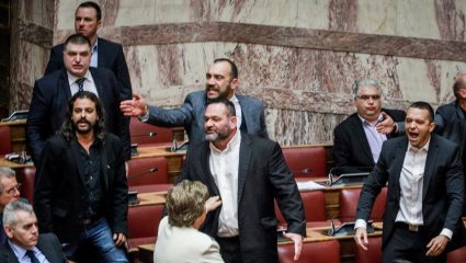 Ανατροπή από την εισαγγελέα της Χρυσής Αυγής: Προτείνει αναστολή ποινών για όλους Ανατροπή από την εισαγγελέα της Χρυσής Αυγής: Προτείνει αναστολή ποινών για όλους