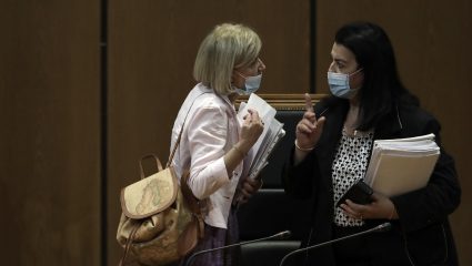 «Εμφύλιος» στο Εφετείο: Η πρόεδρος εναντίον της εισαγγελέα – Όλος ο διάλογος «Εμφύλιος» στο Εφετείο: Η πρόεδρος εναντίον της εισαγγελέα – Όλος ο διάλογος
