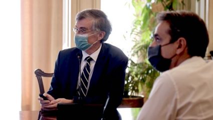 Μεγάλη ανατροπή μετά την εισήγηση Τσιόδρα στον Μητσοτάκη Μεγάλη ανατροπή μετά την εισήγηση Τσιόδρα στον Μητσοτάκη