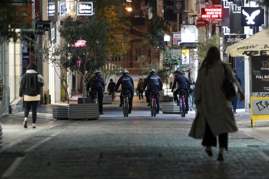 Κορωνοϊός στην Ελλάδα: Τι αλλάζει μετά το νέο αρνητικό ρεκόρ διασωληνωμένων