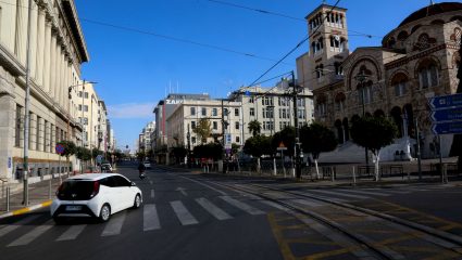Γιατί η άρση του lockdown παραμένει ένα μακρινό σενάριο Γιατί η άρση του lockdown παραμένει ένα μακρινό σενάριο