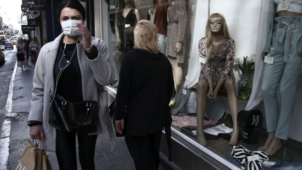 Τερμάτισαν το click away στο Αγρίνιο: Δοκίμαζαν παντελόνια μέσα στον δρόμο (Vid)