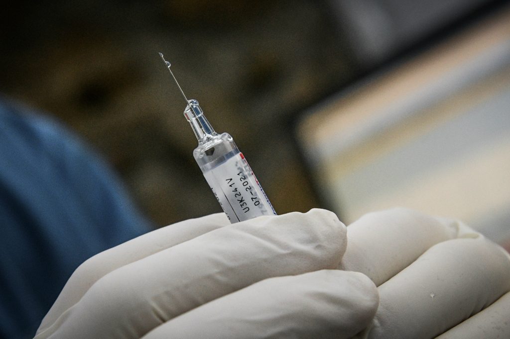 Εμβόλιο Pfizer: Πόσες παρενέργειες καταγράφηκαν μετά από 1.000.000 εμβολιασμούς