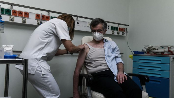 «Δείτε το μπουκαλάκι δίπλα στον Τσιόδρα»: Η νέα θεωρία συνωμοσίας των ψεκασμένων δεν έχει προηγούμενο «Δείτε το μπουκαλάκι δίπλα στον Τσιόδρα»: Η νέα θεωρία συνωμοσίας των ψεκασμένων δεν έχει προηγούμενο