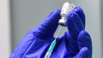 «Ποιοι πρέπει να έχουν προτεραιότητα στον εμβολιασμό – Λάθος η σειρά στην Ελλάδα» «Ποιοι πρέπει να έχουν προτεραιότητα στον εμβολιασμό – Λάθος η σειρά στην Ελλάδα»
