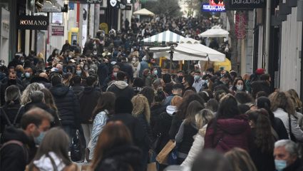 Να πούμε μια αλήθεια γι’ αυτή την εικόνα ακραίου συνωστισμού στην Ερμού που δεν λέει κανείς; Να πούμε μια αλήθεια γι’ αυτή την εικόνα ακραίου συνωστισμού στην Ερμού που δεν λέει κανείς;