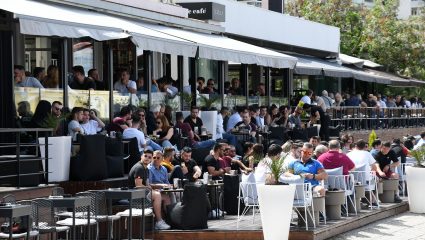 «Είναι ντροπή αυτή η εικόνα!»: Δηλαδή ρε παιδιά τι περιμένατε να κάνει ο κόσμος σήμερα; (Pics) «Είναι ντροπή αυτή η εικόνα!»: Δηλαδή ρε παιδιά τι περιμένατε να κάνει ο κόσμος σήμερα; (Pics)
