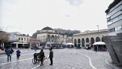 Τότε τελειώνει η απαγόρευση της κυκλοφορίας μετά τις 00.30 Τότε τελειώνει η απαγόρευση της κυκλοφορίας μετά τις 00.30