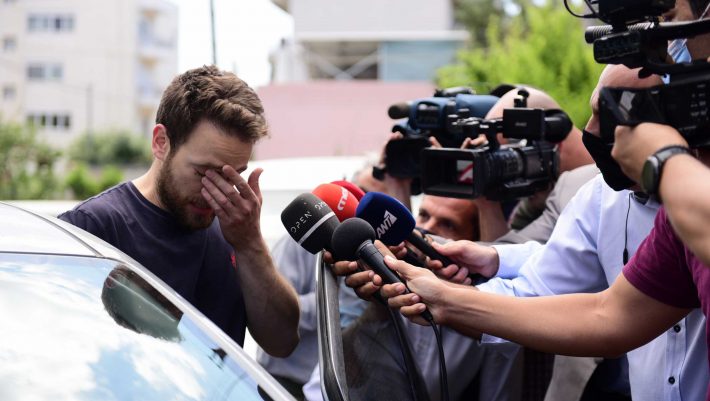 Γλυκά Νερά: Serial killer ο πιλότος (Vid) Γλυκά Νερά: Serial killer ο πιλότος (Vid)