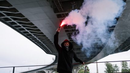 Πρωτοφανές: Χούλιγκαν τσάκισαν στο ξύλο πατέρα που μπήκε μπροστά για την κόρη του Πρωτοφανές: Χούλιγκαν τσάκισαν στο ξύλο πατέρα που μπήκε μπροστά για την κόρη του