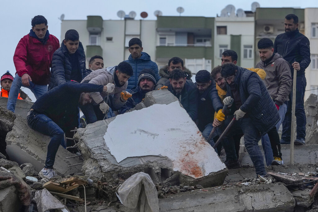Σεισμός Τουρκία: Για αυτό πεθαίνουν μετά τη διάσωσή τους