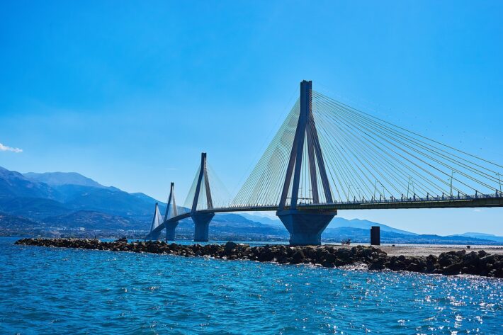 Πτώση γέφυρας: Τι θα συνέβαινε εάν ανάλογη πρόσκρουση γινόταν στο γέφυρα Ρίου-Αντιρρίου
