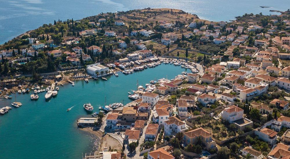 Δεν το συγκρίνει με Μύκονο, Σαντορίνη: Το ελληνικό νησί που ξετρέλανε την εντυπωσιακή Κέιτ Χάντσον