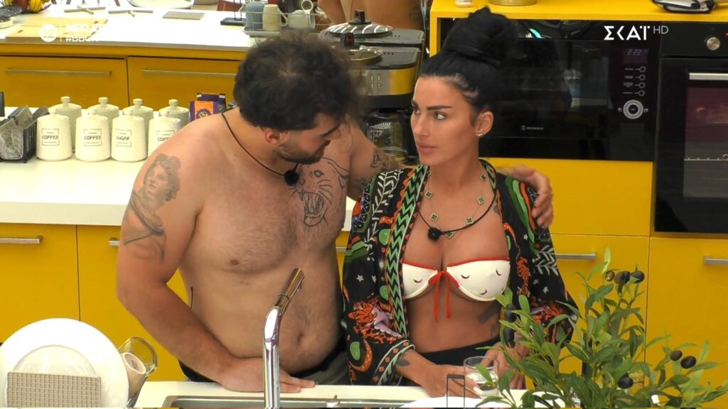 «Στη βίλα του Χιου Χέφνερ»: «Μπαμ» ΣΚΑΪ με τα πλάνα των παικτών ήδη από το πρώτο επεισόδιο (Pics) «Στη βίλα του Χιου Χέφνερ»: «Μπαμ» ΣΚΑΪ με τα πλάνα των παικτών ήδη από το πρώτο επεισόδιο (Pics)