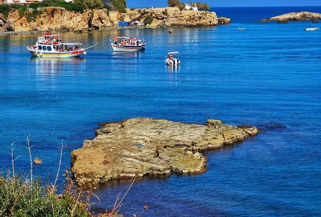 Κάτι παραπάνω ξέρουν: Το ελληνικό νησί που είναι η νο1 επιλογή των απαιτητικών Σουηδών φέτος