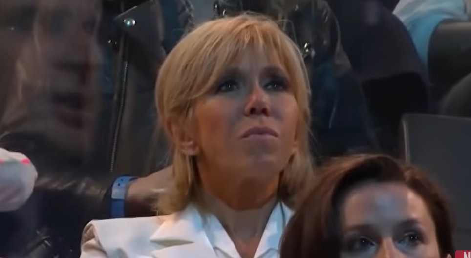 Σεξιστική επίθεση, viral ψεύδη και δικαστική απόφαση: Ποινές σε 10 άτομα για την υπόθεση που δίχασε την κοινή γνώμη και πλήττει την Μπριζίτ Μακρόν Σεξιστική επίθεση, viral ψεύδη και δικαστική απόφαση: Ποινές σε 10 άτομα για την υπόθεση που δίχασε την κοινή γνώμη και πλήττει την Μπριζίτ Μακρόν