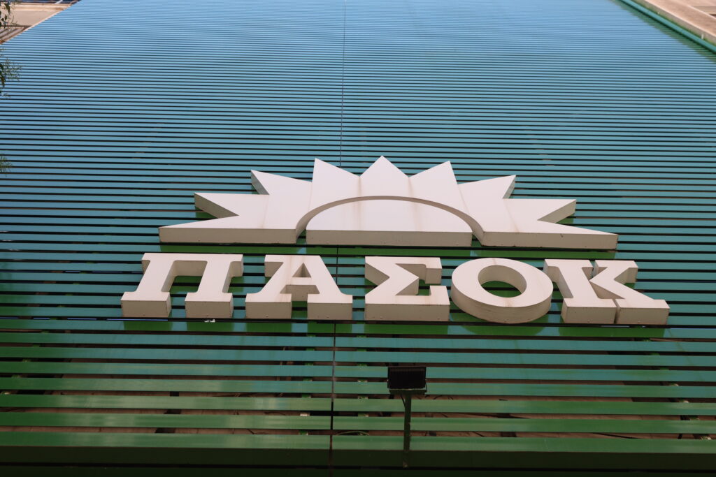 Σκιές στη Χαριλάου Τρικούπη: Απρόσμενες ρωγμές, κρυφές κινήσεις και το... «δώρο» που ανατρέπει τις ισορροπίες (vid)