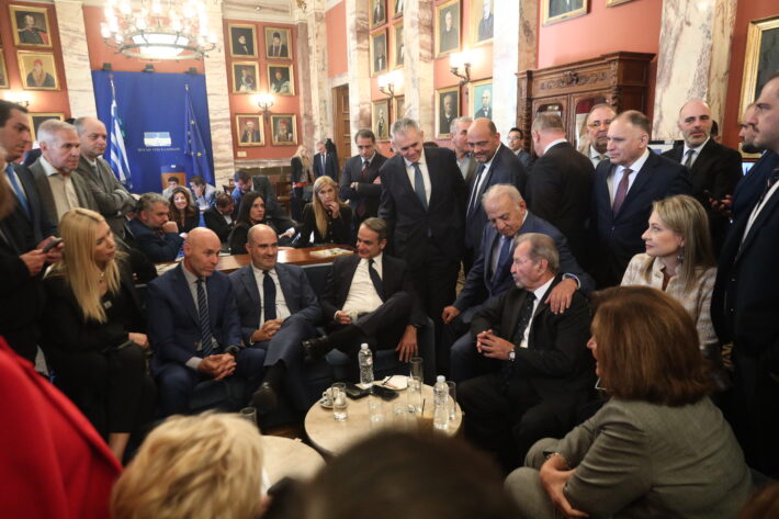 Καφεδάκια, μασάζ και… μηδέν αποτέλεσμα: Το Μαξίμου ψάχνει συνταγή ηρεμίας στην Κ.Ο.