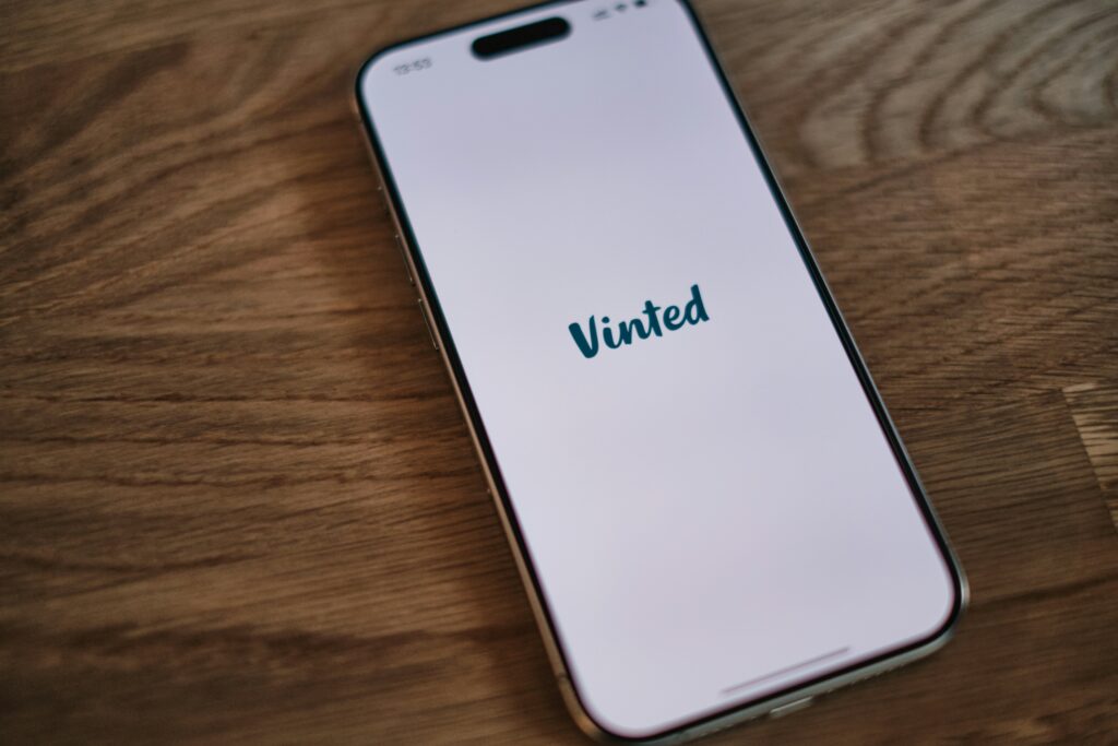 Τα εσώρουχα της Vinted γίνονται δόλωμα για το OnlyFans: Η σκοτεινή πλευρά της πλατφόρμας ρούχων που ερευνούν οι Αρχές