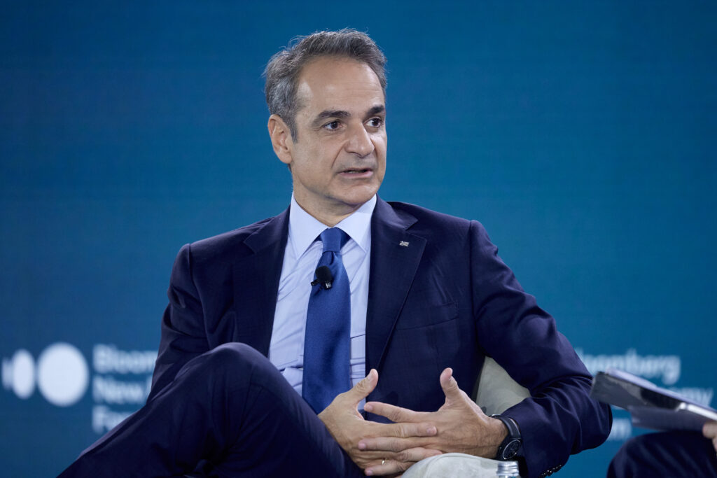 Πάνω από Τσίπρα, ΠΑΣΟΚ και Σαμαρά: Νέα δημοσκόπηση δείχνει ποιος μπορεί να σπάσει την κυριαρχία Μητσοτάκη