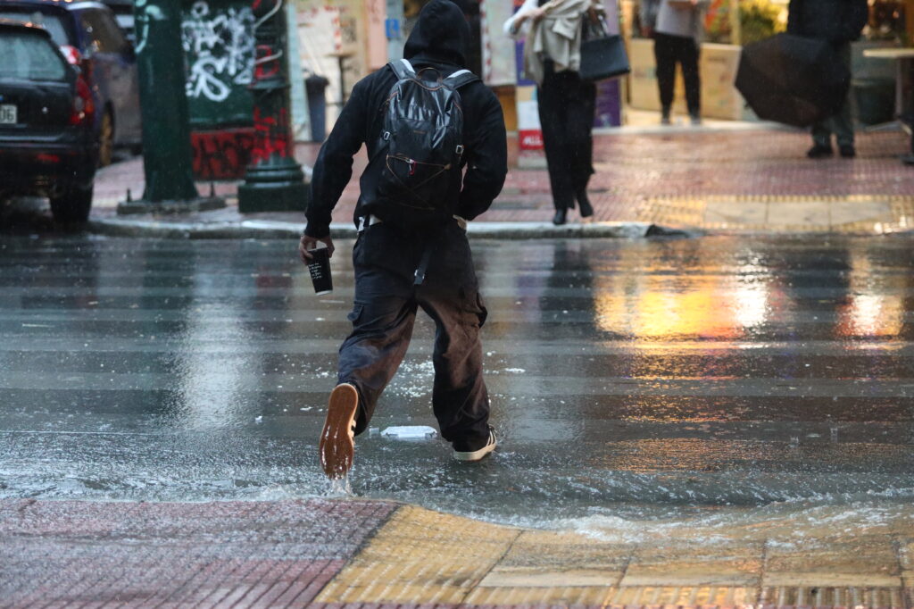 Σφοδρή κακοκαιρία προ των πυλών: Ασταμάτητες βροχές και ισχυροί άνεμοι - Οι περιοχές που μπαίνουν στο «κόκκινο» (vid)