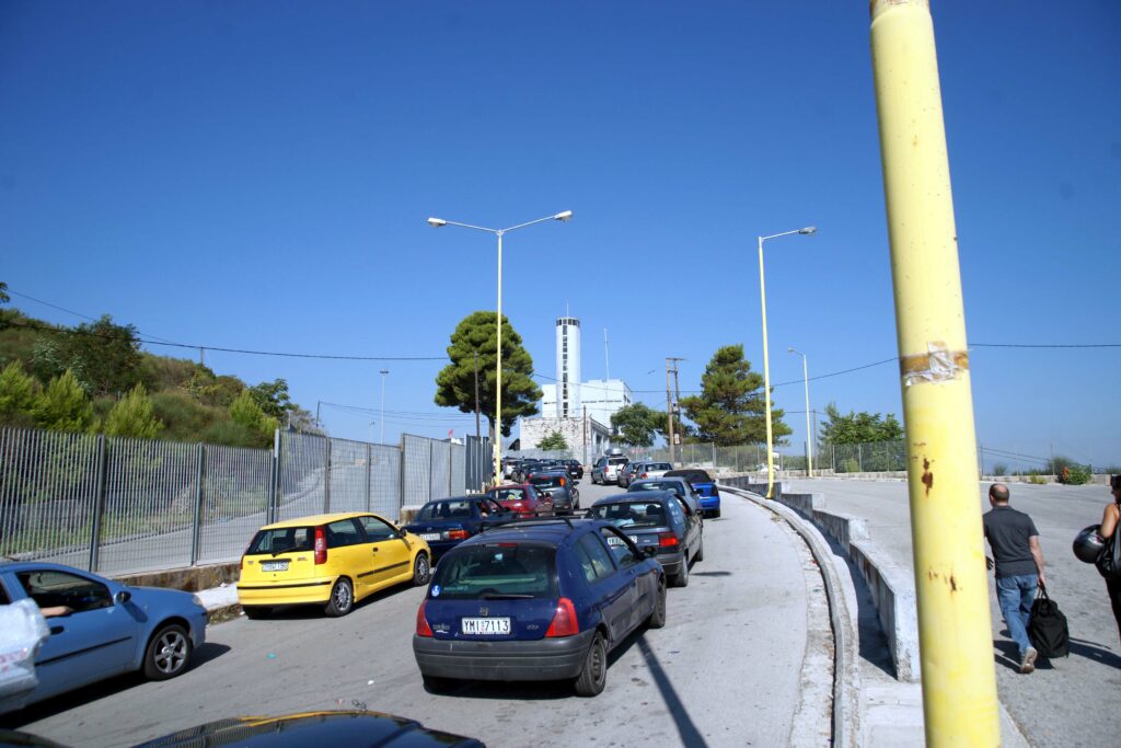 «Απειλή για την εσωτερική ασφάλεια»: Ο δημοσιογράφος στον οποίο επιβλήθηκε ισόβια απαγόρευση εισόδου στην Ελλάδα