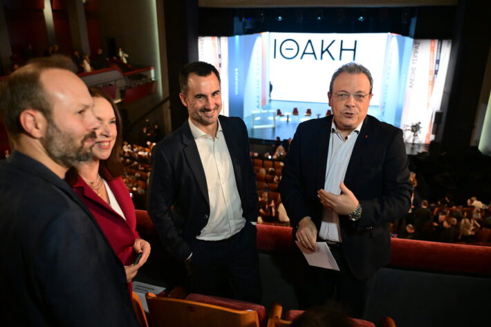 Βιβλίο Τσίπρα: Ποιοι έδωσαν το «παρών» - Από τον Ορέστη Τσανγκ στον Γιώργο Λιάνη και το τριαντάφυλλο του Φλαμπουράρη [εικόνες]