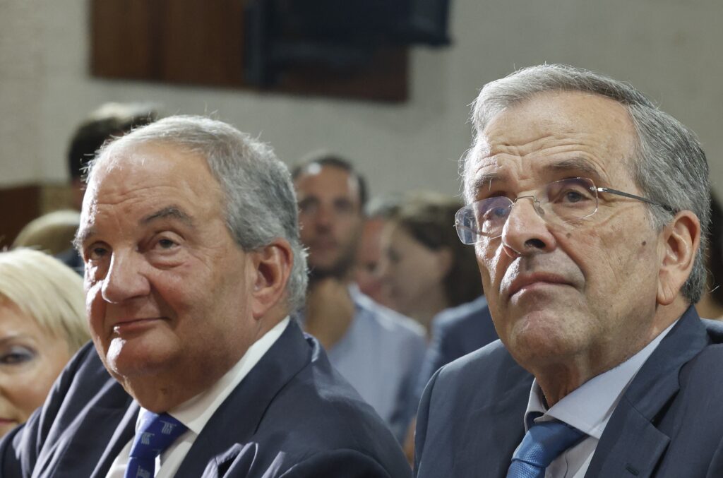 Σαμαράς - Καραμανλής σφίγγουν τον κλοιό στην κυβέρνηση