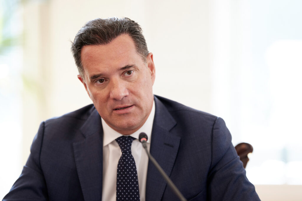 «Απαγορεύεται»: Η ανάρτηση Άδωνι μετά την επιχείρηση που έκλεισε μπαρ και άνοιξε συζητήσεις