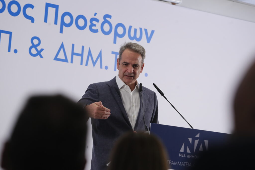 Σε τροχιά 2027 η Νέα Δημοκρατία: Οι προειδοποιήσεις Μητσοτάκη, τα εσωκομματικά μηνύματα και το διακύβευμα της κάλπης