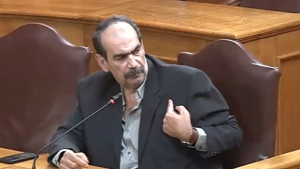 Εδώ φραπές, εκεί φραπές, πουθενά ο φραπές: Το απίστευτο φιάσκο που αν επιβεβαιωθεί θα αποτελέσει την οριστική κατάρρευση των θεσμών