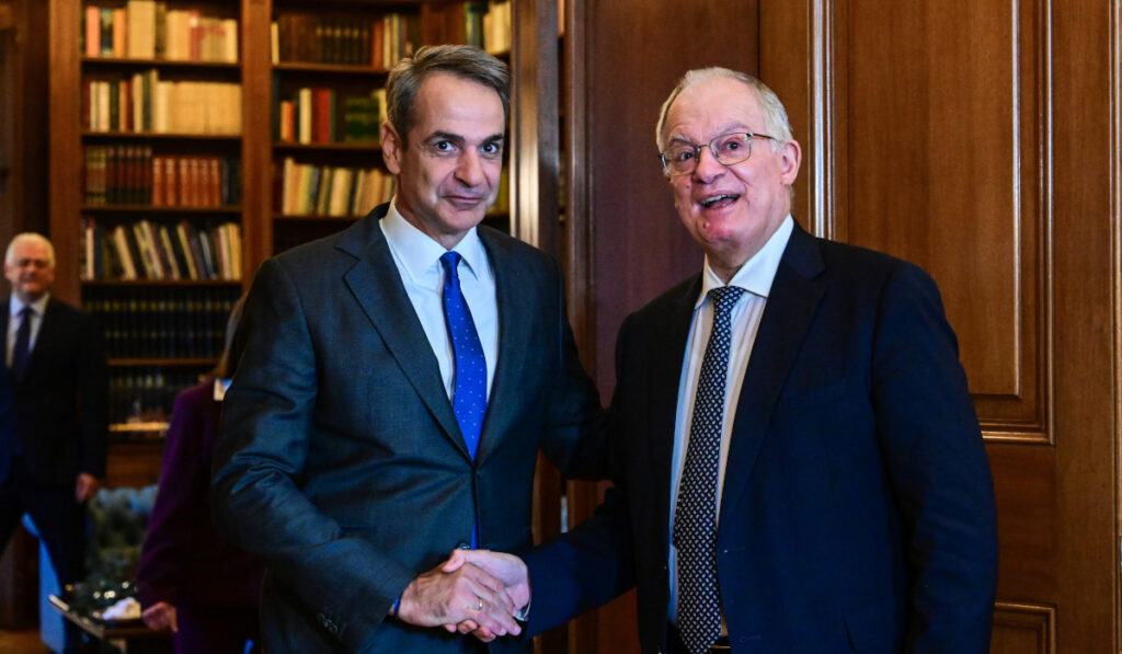 Τέλος σε βασιλικό έθιμο: Ο Τασούλας κόβει τις ευχές στο Προεδρικό