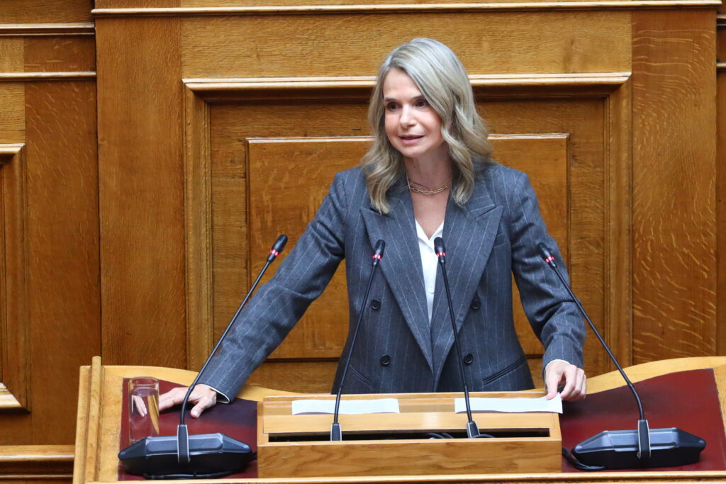 Προβληματισμός στο ΠΑΣΟΚ για την εξεταστική: Η δουλειά της Αποστολάκη, η «σκιά» της Κωνσταντοπούλου και τα όρια της αντισυστημικής αντιπολίτευσης
