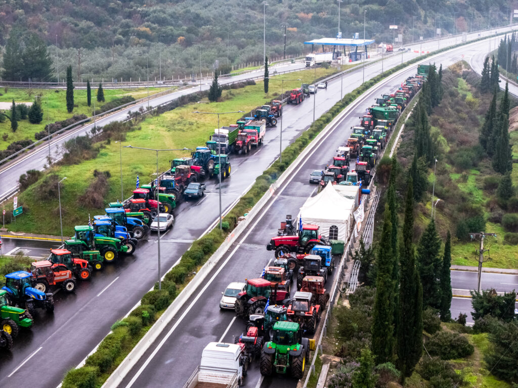 Μπλόκα αγροτών: Εάν αληθεύει αυτό που ακούγεται ότι ετοιμάζει η κυβέρνηση…