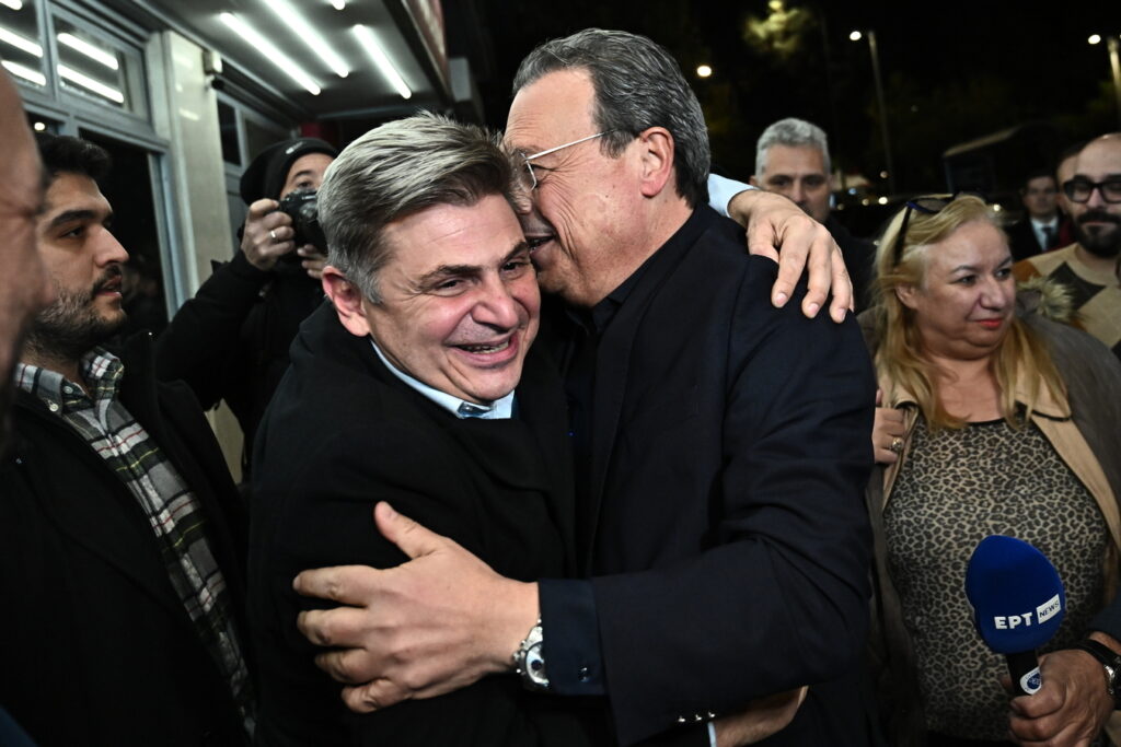 Τέλος από τον ΣΥΡΙΖΑ ο Φαραντούρης: Πώς έφτασε από το «φλερτ» με την Καρυστιανού, στη διαγραφή από την ευρωομάδα