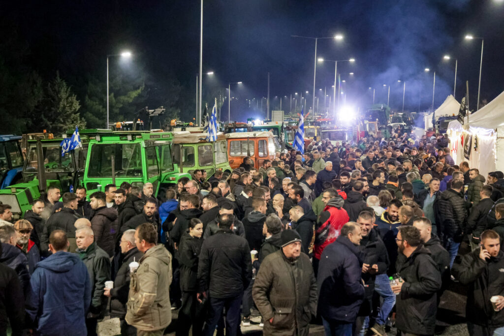 Στα δύο η χώρα, στα δύο και τα μπλόκα μετά τα μέτρα: Το «όχι» και το «ναι μεν, αλλά» των αγροτών και το σκληρό μήνυμα από Μαξίμου