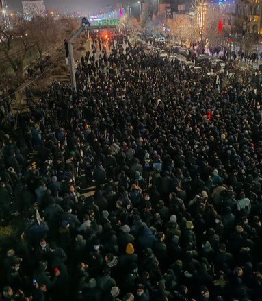 Φλέγεται το Ιράν και προκαλεί παγκόσμια αστάθεια: Τι είναι το «μοχαρέμπε» με το οποίο απειλεί τους στασιαστές το καθεστώς