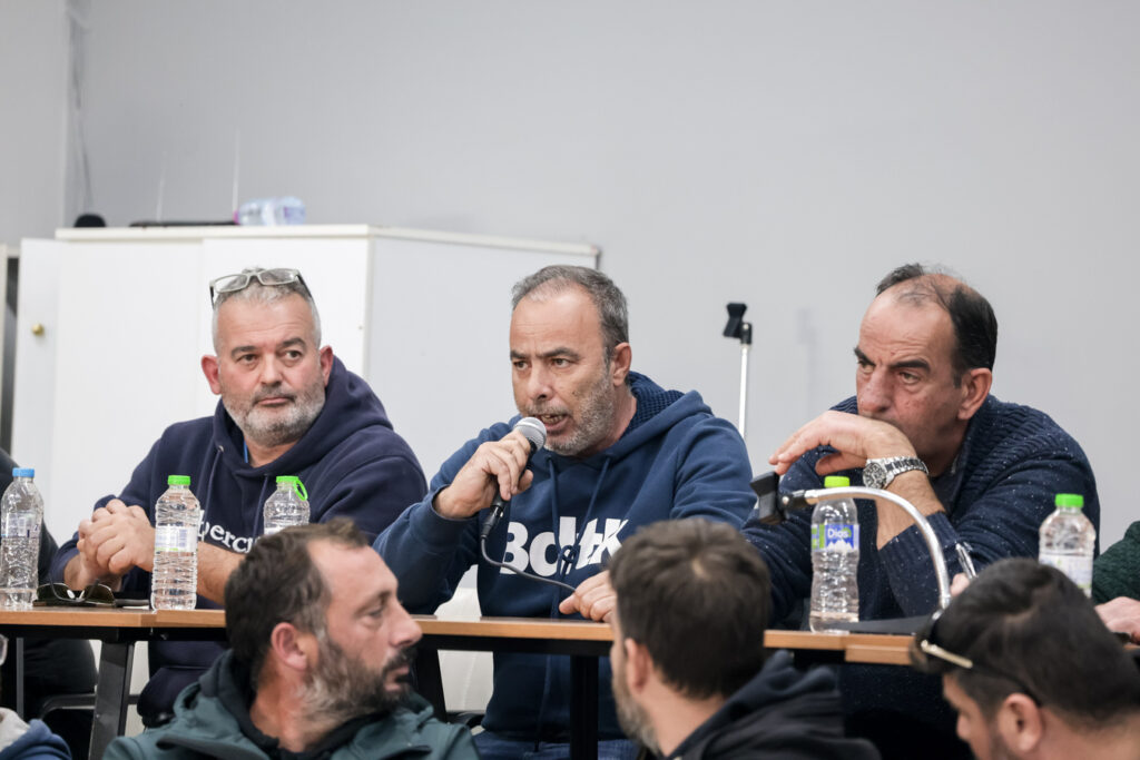 «Λευκός καπνός» από τα σκληρά μπλόκα για συνάντηση με τον Μητσοτάκη -Οι όροι των αγροτών και του Μαξίμου ενόψει ραντεβού