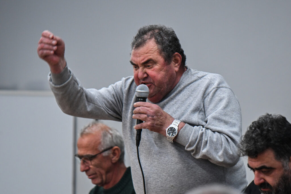Τελικά τα «ματσούκια», δεν του βγήκαν σε καλό -«Πόρτα» από Μαξίμου και μπλόκο - Το «αυτογκόλ» του αγροτοσυνδικαλιστή