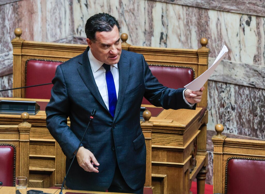 Ο Άδωνις Γεωργιάδης πήρε το όπλο του: Η διάσταση του ανασχηματισμού και το μήνυμα προς τον Μητσοτάκη